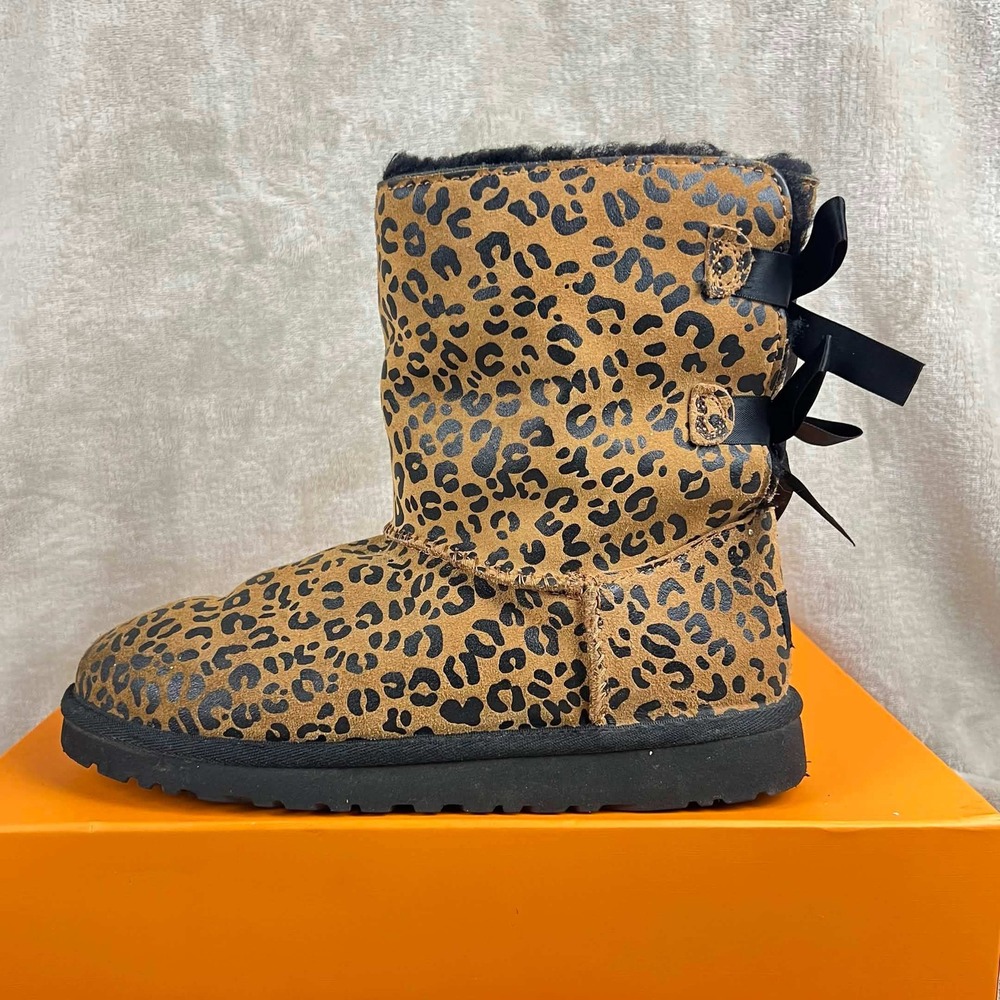 UGG Australia Bailey Bow Leopard Cheetah Print Boots Brown Black 1008217Y Size 5